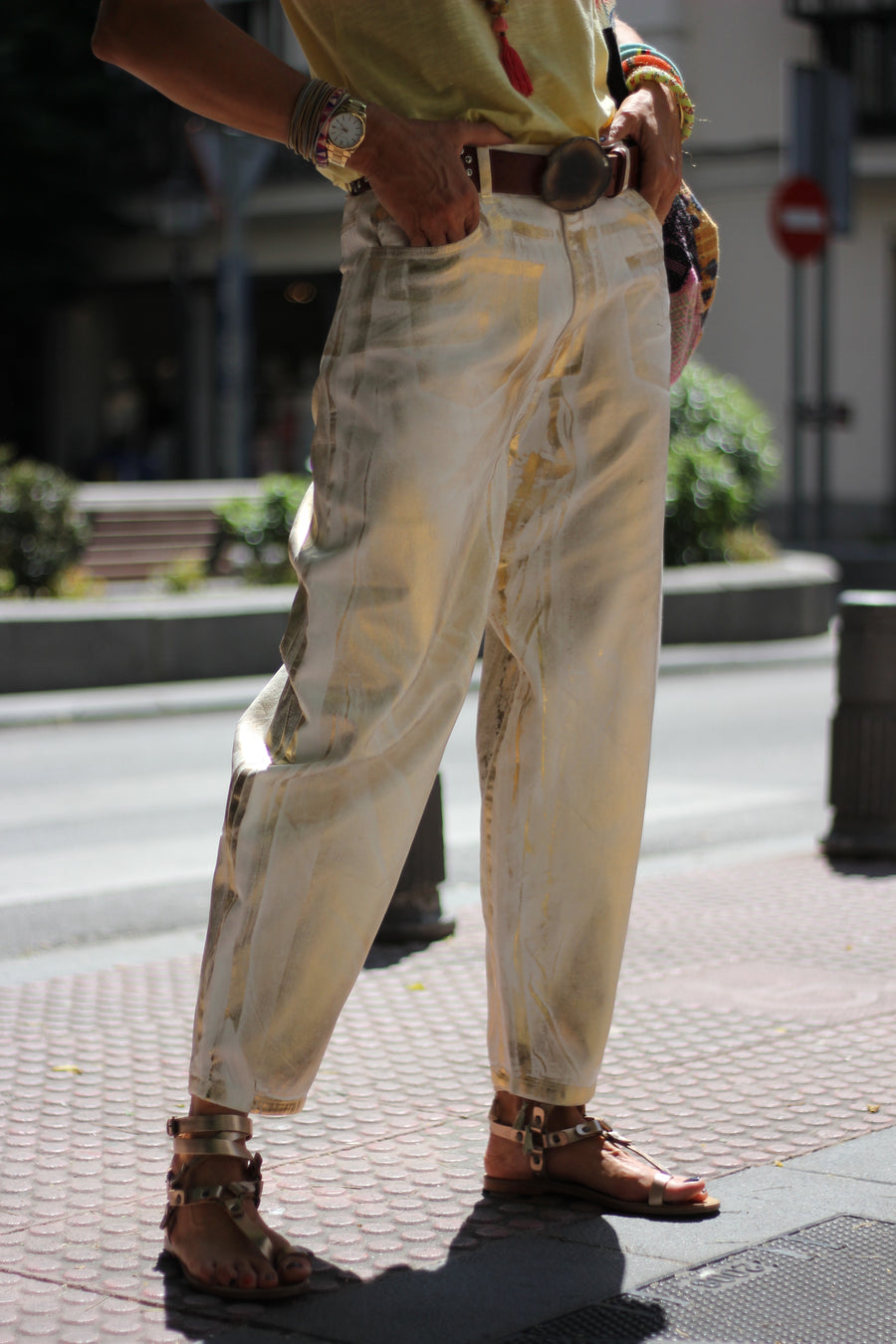 PANTALÓN BAGGY DORADO